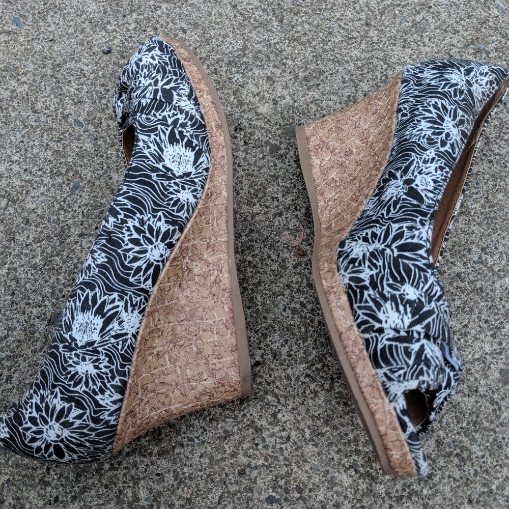 Dexflex Comfort Peep Toe Wedges Shoes Size 6.5W
